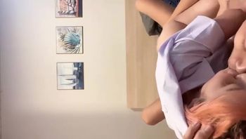 【女神学生】趁着休假约上我的校花系巨乳女友出来开房，刚进房间就舔起我的大屌，对镜自拍按到床上彻底把大奶学妹操到高潮！ - 私房ACG - sifacg.com