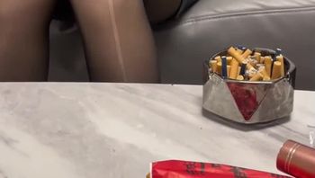 【剧情演绎】周末约女儿老师来作客，早已对这人民教师垂涎已久，把我准备好的春药放饮料里让她喝下，让她飘飘欲仙骚逼痒出水，果然人民教师也一样骚！ - 私房ACG - sifacg.com