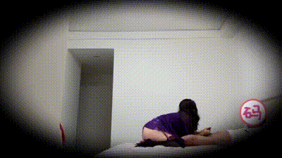 【我女儿还在家你！你不去找她找我干嘛？】紫袍丈母娘在家自慰忘记关门，好色女婿推门而入强上丈母娘，丈母娘大喊道：你上次操我的时候不是说最后一次了吗？最后快射的时候女儿走进来鸡巴都吓软了！ 动图预览 - 私房ACG - sifacg.com