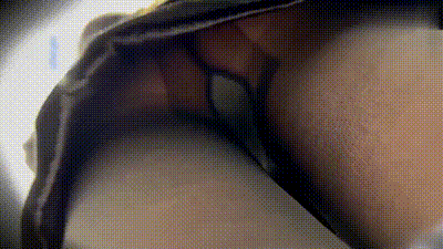 【硬核抄底】戴眼镜的靓女居然没穿骚内 动图预览 - 私房ACG - sifacg.com