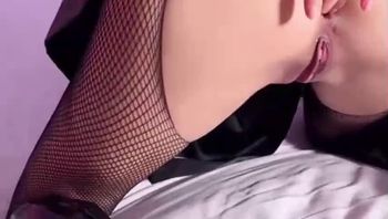 【史上最强人体喷泉】九头身漫画巨乳母狗，黑色情趣带着手铐插穴，这下面比水龙头还能喷！ - 私房ACG - sifacg.com