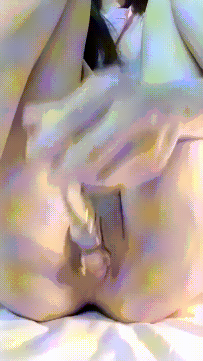 【撸管必备】技校学生性饥渴自己偷偷自慰，逼逼真的很粉嫩高潮白色液体喷出 动图预览 - 私房ACG - sifacg.com