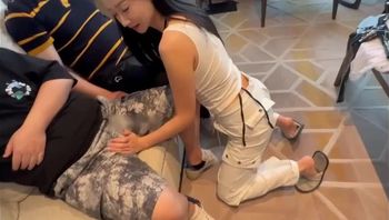 【调教极品白虎空姐】全程露脸3P，SM，啪啪，网爆大瓜！重磅核弹！与金主淫乱，舔脚放尿多P群交骚逼快被玩烂了！ - 私房ACG - sifacg.com