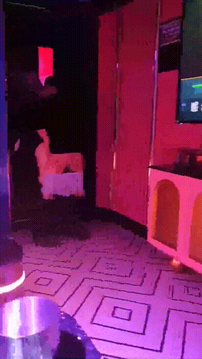 【劲爆精选】国内KTV当众淫啪乱象！公主醉酒用B强怼小伙嘴好抗拒啊！有奢靡风也有民工拼单风！艳舞口交啪啪~超刺激！ 动图预览 - 私房ACG - sifacg.com