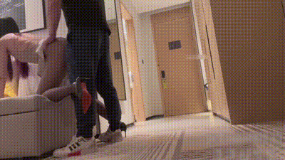 【淫荡大冒险】激情对白，逼里塞着玩具强制性要求外卖小哥拿出，忽悠勾引外卖小哥榨精口交做爱！ 动图预览 - 私房ACG - sifacg.com