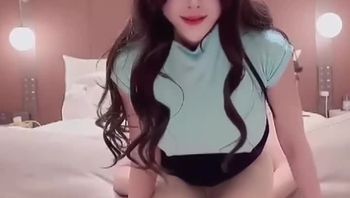 巨乳人妻化身性感御姐出轨，激情中被猛烈抽插边淫语挑逗，上位骑乘边前后摇动边用骚话刺激 - 私房ACG - sifacg.com