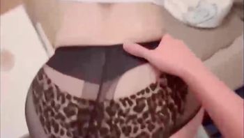 操东莞酒吧现役舞女是什么体验？鸡巴插进会全自动转圈的屁股是什么享受，绝品丰臀细腰第一骚，你为什么不带套套就插进来了啊？还射我里面了（这种必须站起来蹬） - 私房ACG - sifacg.com