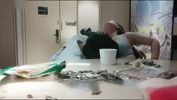 爆操女同事后续，从炮友变成男女朋友，在家喝的微醺再操逼，依然是顶级身材，最大的呻吟还说要给我生儿子！ - 私房ACG - sifacg.com