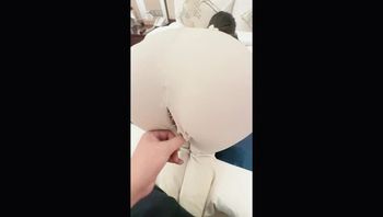 【全网首发】暴力剪烂气质姐姐新买的美臀喇叭裤，狂操一线天极品美鲍，绝世好逼出水量恐怖惊人！堪比小便失禁！第一次见到姐姐全自动观音坐莲！ - 私房ACG - sifacg.com