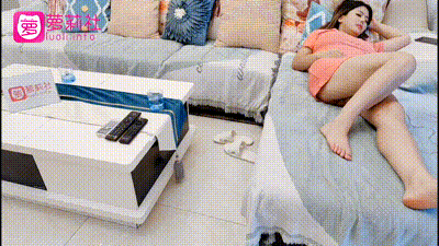 兄妹乱伦性福之家哥鸡巴好痒 偷偷进入妹妹房间玩弄她的多毛逼逼各种姿势草她 动图预览 - 私房ACG - sifacg.com