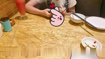 先把她上边的嘴喂饱，再拉到床上喂饱下边的嘴 - 私房ACG - sifacg.com