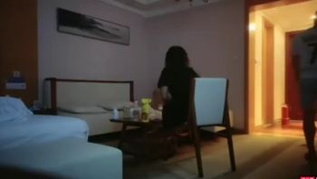 真实国产换妻系列，中年夫妻与年轻的夫妻互相比赛谁更厉害，少妇被操哭了 - 私房ACG - sifacg.com