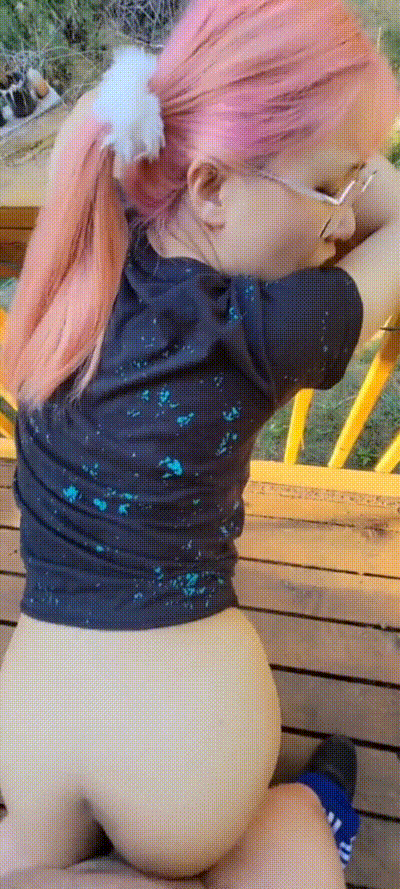 热辣的亚洲妻子在外面被性交，而邻居看着。 动图预览 - 私房ACG - sifacg.com