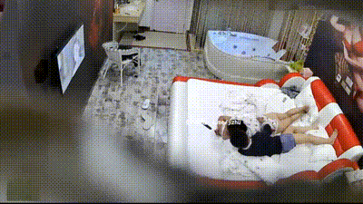 小伙和单位少妇开房偷情猛操女的擦逼时才发现说流了好多血 动图预览 - 私房ACG - sifacg.com