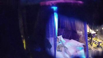 帅哥带着情人换装学生制服情趣网衣护士装做爱 - 私房ACG - sifacg.com