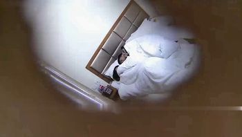 男的自言自语说道 没想到今天这么快，女生假意给他一巴掌，打到眼睛了，要满足她，只能用手 - 私房ACG - sifacg.com