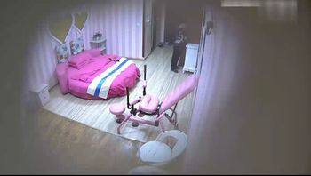 美女下属操的受不了跑到床上后又被拉到情趣椅上继续干!真猛! - 私房ACG - sifacg.com