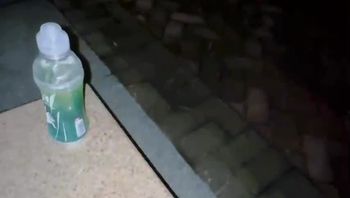 【极品学妹原创】接学妹放学，在学校大门口的石凳上扒光开操，内射她还没长毛的天然粉嫩美鲍，真实记录小小年纪淫荡的表现，看着精液流出来的画面，孩子名字都想好了，拒绝美颜拍逼从我做起！ - 私房ACG - sifacg.com