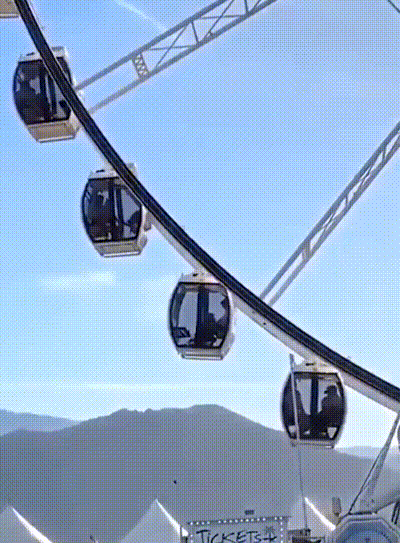 摩天轮刚启动就开吃！饥渴洋妞当众跪舔大鸡巴 舱内上演活春宫 生怕别人看不到 太敢玩了！ 动图预览 - 私房ACG - sifacg.com