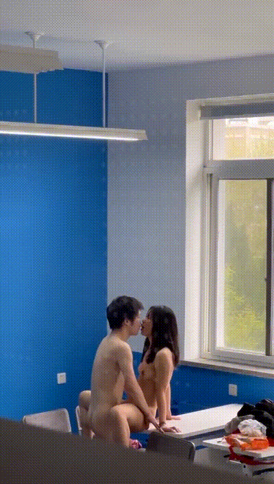 经典老瓜 大连海事大学308教室 一对大一情侣在教室全裸啪啪被曝光 动图预览 - 私房ACG - sifacg.com