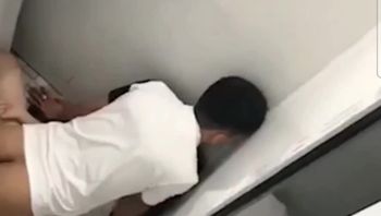 灌醉女同学后拖到厕所强奸！没成想被同学们偷拍！ - 私房ACG - sifacg.com