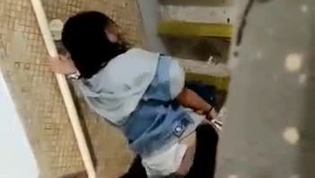 小情侣后楼梯后入啪啪啪 男子偷拍摆上网 - 私房ACG - sifacg.com