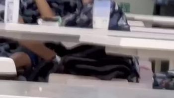 陕西职业技术学院 大一新生男女 穿着军训服在饭堂当众亲嘴扣逼 全校沸腾！ - 私房ACG - sifacg.com