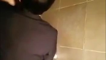 香港夜店厕所 发现男女在啪啪做爱 偷拍看的正起劲被发现了 要来抢手机！ - 私房ACG - sifacg.com