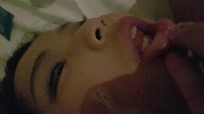 00后小美女和网友面基吃宵夜 被灌醉酒店开房玩弄 开口锁强行口交 骚B抽烟尝美丝足！ 动图预览 - 私房ACG - sifacg.com