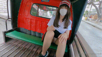 网红极限户外露出挑战【martinii1008】 动图预览 - 私房ACG - sifacg.com