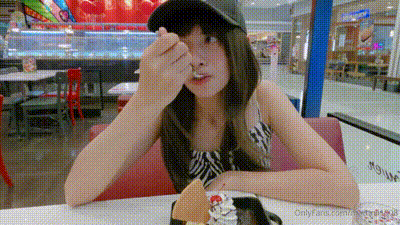 网红在餐厅露出挑战【martinii1008】 动图预览 - 私房ACG - sifacg.com