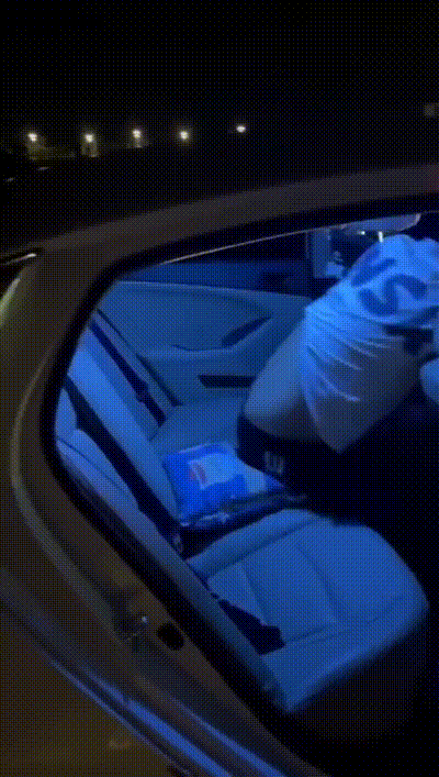 奔驰输给了起亚事件我真的没有做！广东清远抖音网红 糖糖烧烤地摊造 车震现场被抓奸 这下全网都知道你没 动图预览 - 私房ACG - sifacg.com