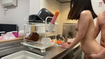 在厨房做菜让我脱下裤子给她吃肉棒【gionji_miyu】 - 私房ACG - sifacg.com