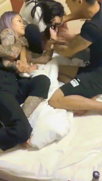 快手浑身纹身的小网红 笑哥吖 小太妹自甘堕落 自慰口交等淫秽视频曝光后 依然有男人敢娶！ 动图预览 - 私房ACG - sifacg.com