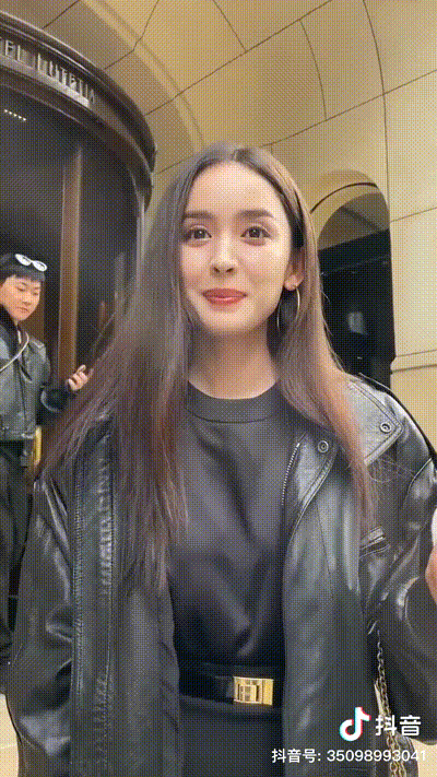 古力娜扎 在国外不穿内衣日常真空凸点被追星小姐姐拍摄发现 动图预览 - 私房ACG - sifacg.com