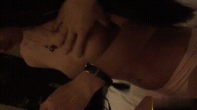 骚货人妻与情人酒店偷情 绿帽老公打电话 骚货一边跟老公骚货人妻与情人酒店偷情 说话一边玩着情人的肉棒 动图预览 - 私房ACG - sifacg.com