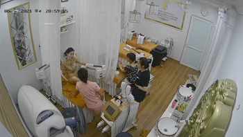 破解美容院摄像头偷拍 女顾客脱光衣服保养乳房和刮阴毛 偷窥好多漂亮翘挺美乳和私处！ - 私房ACG - sifacg.com