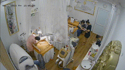 破解美容院摄像头偷拍 女顾客脱光衣服保养乳房和刮阴毛 偷窥好多漂亮翘挺美乳和私处！ 动图预览 - 私房ACG - sifacg.com