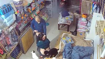 老婆今天累了一天了 好好奖励你一下！宠物店老板和老板娘 还没关门就奖励一炮！ - 私房ACG - sifacg.com