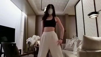 刚刚录的the baddest！！能不能夸夸我跳的好！！我会很开心 - 私房ACG - sifacg.com