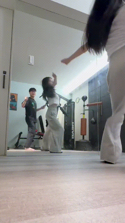 沒化妝 沒打扮 沒運鏡 沒美顏 沒🤍就跟我愛Karina 一樣的存粹 动图预览 - 私房ACG - sifacg.com