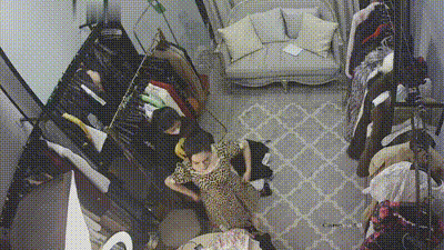 高档服装店更衣间摄像头监控偷拍 颜值富姐真空试穿衣服 奶子真大！ 动图预览 - 私房ACG - sifacg.com