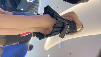 开保时捷的网红级别美女 形象气质顶级 短裙粉色骚丁 被抄底达人全程跟踪记录 - 私房ACG - sifacg.com