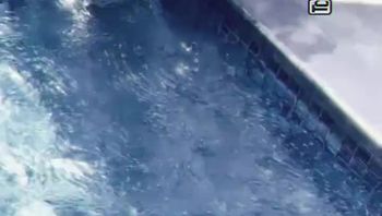 在游泳池旁边发骚样(✿◡‿◡) - 私房ACG - sifacg.com