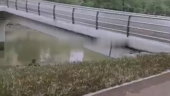 广西都市丽人裸体在公园穿高跟鞋遛弯 遇老太太好心提醒要穿衣保暖还给披上衣服 - 私房ACG - sifacg.com