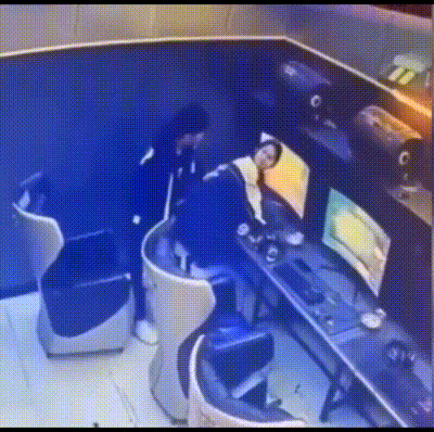 【网吧偷拍】网吧大厅直接后入小姐姐腿软 动图预览 - 私房ACG - sifacg.com