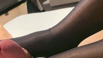 让反差骚女友穿上好利来制服肏完在足交，小浪蹄子是相当的配合 - 私房ACG - sifacg.com