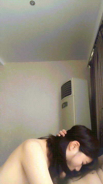 嫂子偷情，瞒着哥哥带漂亮嫂子酒店开房，自拍记录激情时刻。吃完鸡吧主动骑乘无套插入，bb好烫啊。饥渴不行。 动图预览 - 私房ACG - sifacg.com