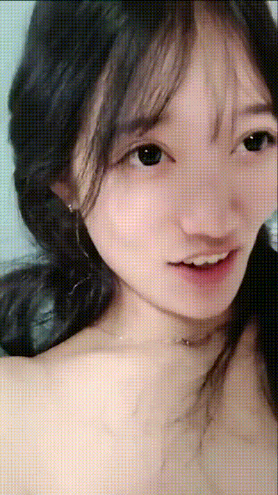 【免费福利】娇滴滴高颜值美女骚的很，骚逼毛那叫一个浓密，手指在阴蒂上疯狂快速揉搓，伸着舌头摸样好不淫荡，浪叫着爸爸快操我。 动图预览 - 私房ACG - sifacg.com