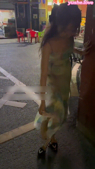 户外人前露出 动图预览 - 私房ACG - sifacg.com